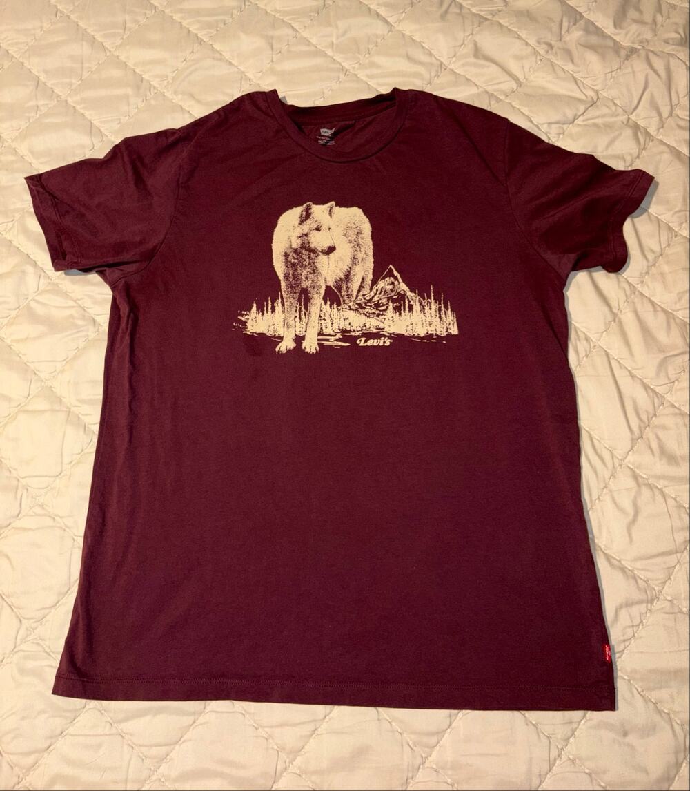 Levi's Women's Large Graphic Wolf T-Shirt Burgundy Mountain